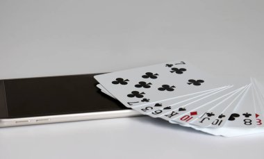 Akıllı telefondaki kartlar.