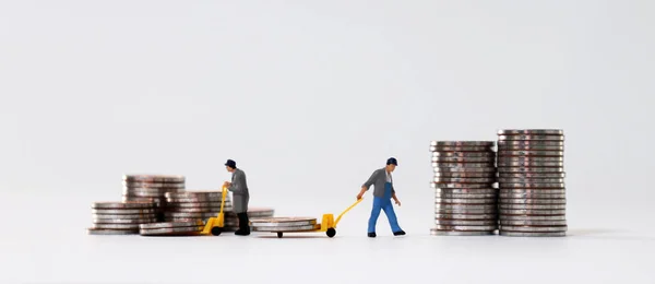 Miniature People Pulling Stack Coins Using Logistic — Stock Photo, Image