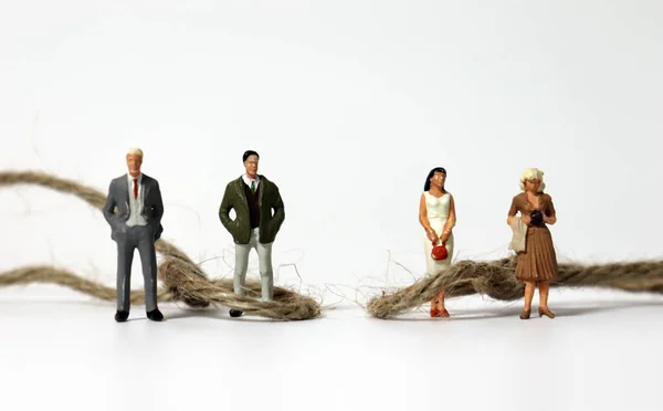 Cuerdas Gente Miniatura Concepto Trato Discriminatorio Que Existe Sociedad —  Fotos de Stock