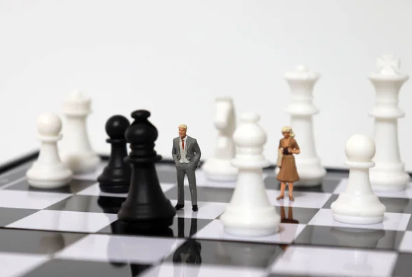 Miniature People Standing Chess Pieces Chessboard — Stock Photo, Image