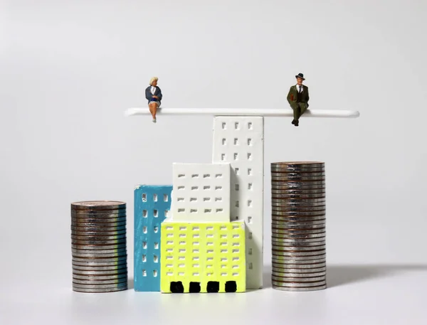 Мініатюрні Будинки Мініатюрні Люди Концепція Соціальної Просторової Нерівності — стокове фото