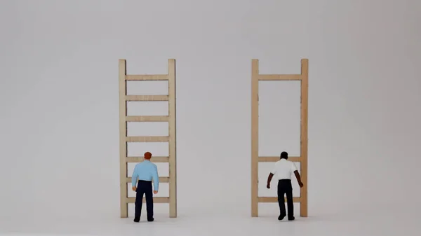 Conceptos Racistas Empleo Promoción Personas Miniatura Escaleras Madera Miniatura — Foto de Stock