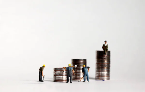 Pile Coins Miniature People — Stock Photo, Image