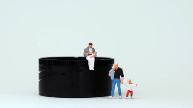 Çocuk yetiştirme ve erkek rol değişimi kavramları.