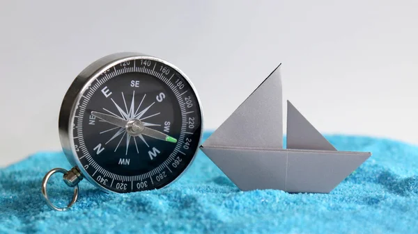 Compass Paper Boats Sky Blue Sand — Stock Photo, Image