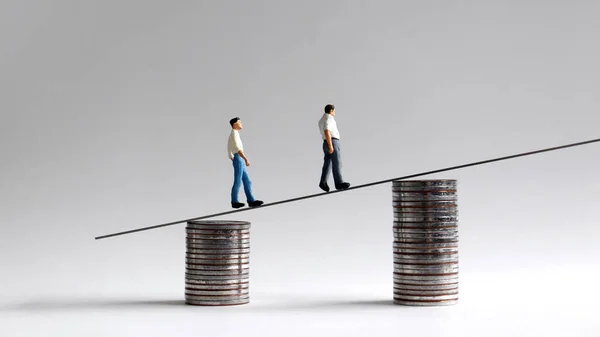 Two Miniature Men Walking Two Piles Coins — Stock Photo, Image