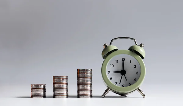 Alarm Clock Three Stack Coins — Stock Photo, Image