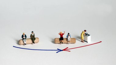 Erkek ve kadın karakteri kavramı genellikle toplum tarafından talep edilir. Minyatür erkekler ve minyatür kadınlar.