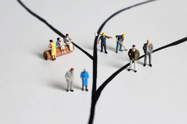 Çeşitli Minyatür Insanlar Sosyal Rol Çatışması Kavramı — Stok fotoğraf