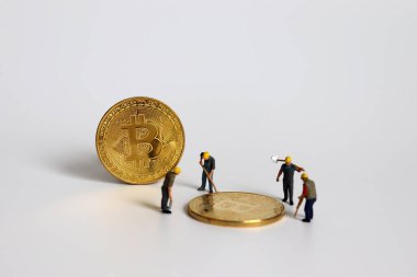 Bitcoin ve minyatür işçiler.