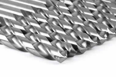 Çelik için matkap uçları, beyaz zemin için ahşap.