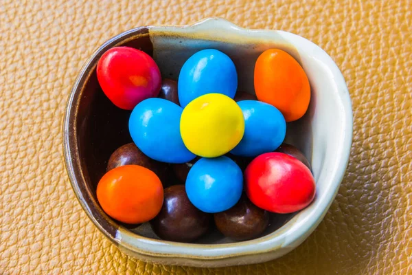Bol Avec Des Bonbons Chocolat Colorés — Photo