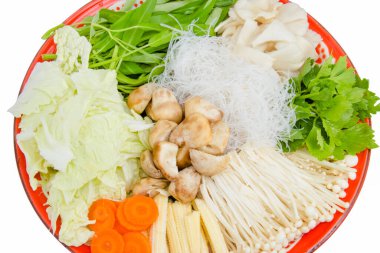 Karnabaharlı sebze tepsisi, kereviz, domates, brokoli, havuç.