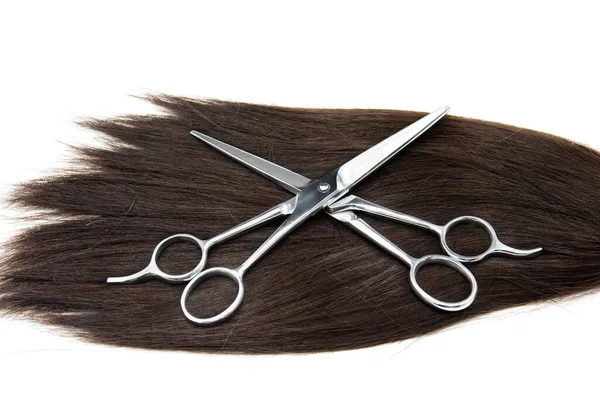Lange Haare Und Haarschneidemaschinen Auf Weißem Hintergrund — Stockfoto