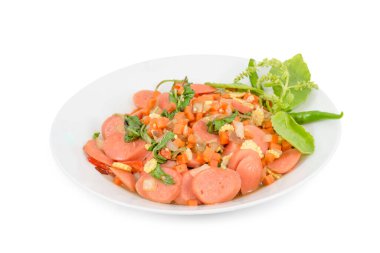 Acı biberli baharatlı sosis ve kutsal fesleğen.