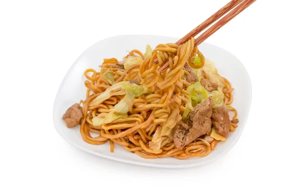 Gebratene Nudeln Auf Weißem Hintergrund Chinesisches Essen — Stockfoto