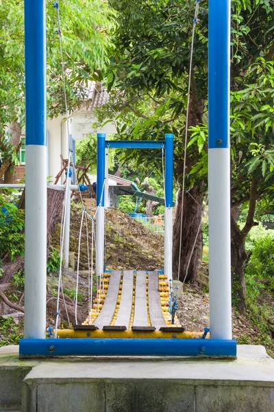 Hängebrücke Seilbrücke Wald — Stockfoto