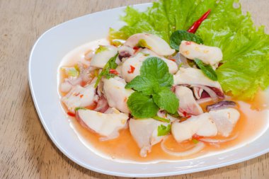 Nane ve marullu ahtapot salatası.