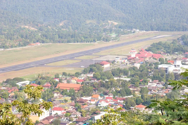 泰国Mae Hong Son市机场高角视图 — 图库照片