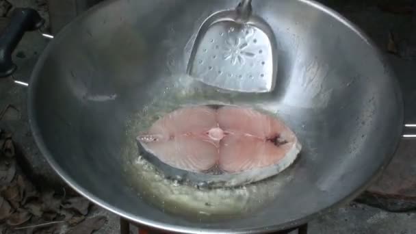 Pescado Frito Una Sartén Caballa Española Aceite Caliente Time Lapse — Vídeo de stock