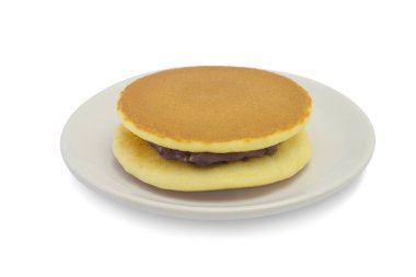 Dorayaki beyaz tabak üzerinde