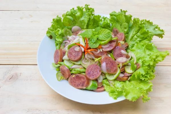 Salade Saucisses Chinoises Sur Fond Bois — Photo