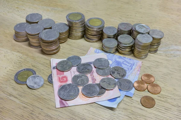 Tajskie Banknoty Monety Pieniężne — Zdjęcie stockowe