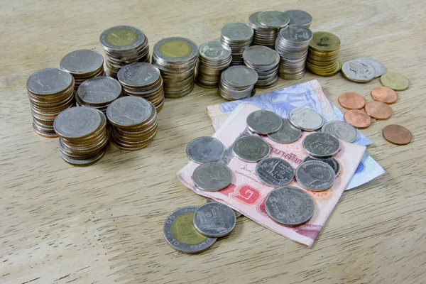 Thai para banknotları ve para