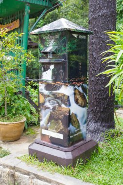 Chanthaburi Tayland 'daki Namtok Phillio Ulusal Parkı' nda 4 Mayıs 2015 'te posta kutusunun şelale desenleri var..