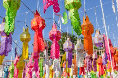 Tayland 'ın Nan ilinde renkli kağıt fener.