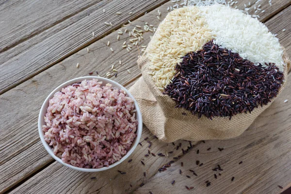 Vařená Rýže Jasmínovou Rýží Hrubou Rýží Bobulemi Rýže — Stock fotografie