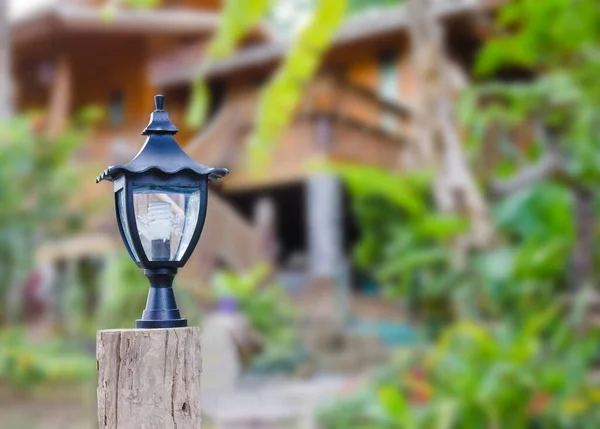 Lampada Giardino Con Sfondo Sfocato Blockhouse — Foto Stock