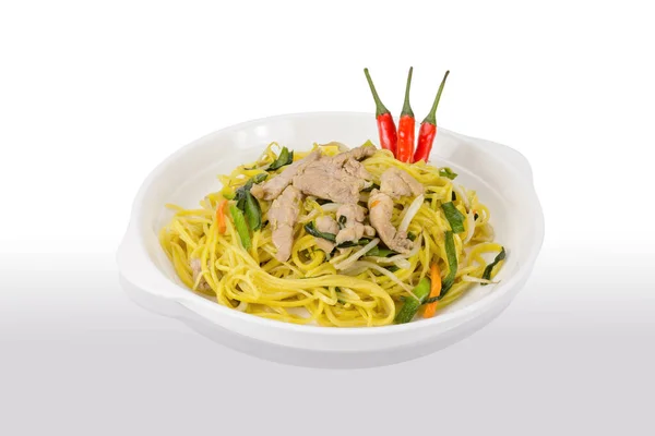 Rühren Gebratene Nudeln Isoliert Auf Weißem Hintergrund Chinesisches Essen Clipping — Stockfoto