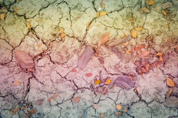 Trockene Und Rissige Erde Mit Pastellfarbenem Gefälle — Stockfoto