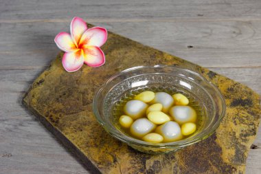 Zencefilli çay tariflerinde siyah susamlı börek, kırpma yolu