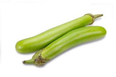 Beyaz arkaplanda yeşil patlıcan izole edildi, kırpma yolu