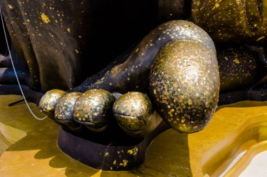 Tapınakta keşiş ayağı