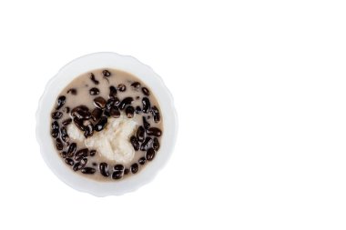 Tayland tatlısı, hindistan cevizi sütünde siyah fasulye, kırpma yolu.