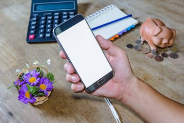 İnsan eli cep telefonu.