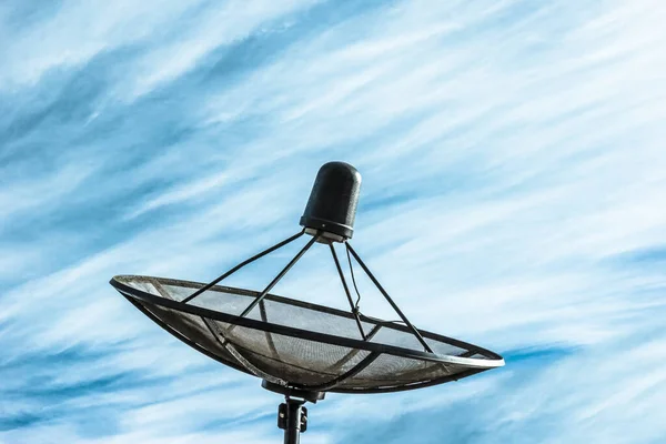 Чорна Супутникова Тарілка Блакитному Небі Ефект Фільтра — стокове фото