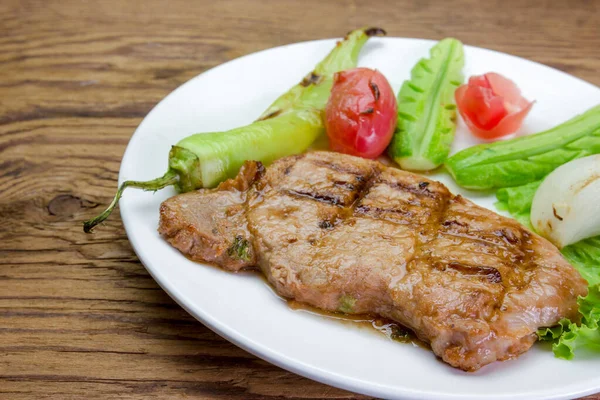 Viande Steak Grillée Avec Salade Légumes — Photo