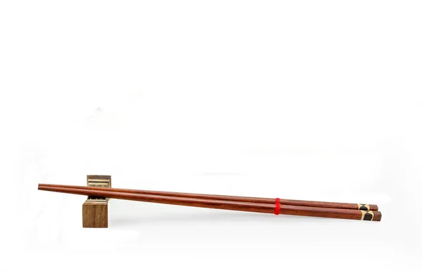 在白色背景上隔离的木制筷子 截断路径 — 图库照片