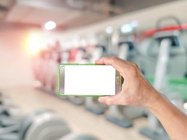 Bulanık spor salonu donanımlı cep telefonu.