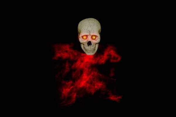 Lebka Červeným Kouřem Černém Pozadí Halloween Den — Stock fotografie