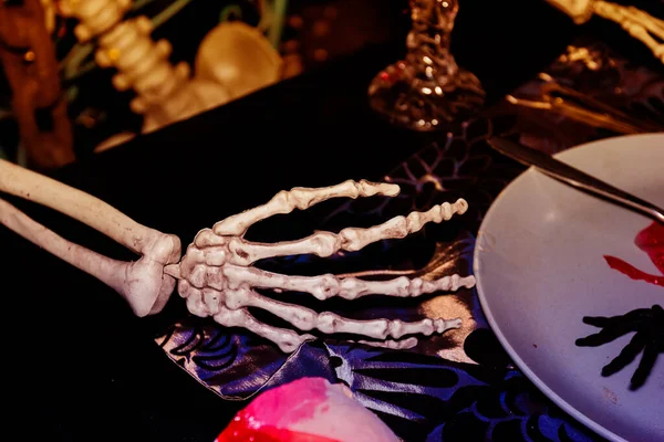 Osso Mão Direita Utensílios Mesa Dia Das Bruxas — Fotografia de Stock