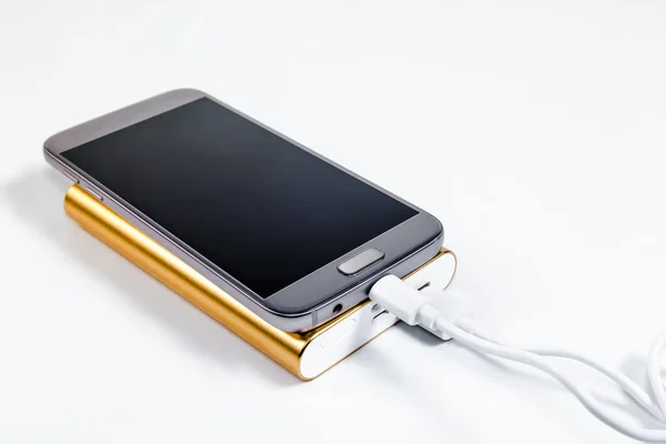 Golden Powerbank Med Smart Telefon Bakgrunden — Stockfoto