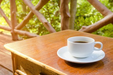 Masada beyaz kahve fincanı