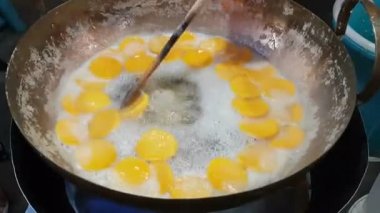 Trouxas das das ya da yumurta boyunduruğu şekerleme topları ya da Tanga Yip üretme süreci 