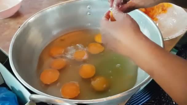 Trouxas Das Caldas Proceso Producción Bolas Yugo Huevo Fudge Tanga — Vídeos de Stock