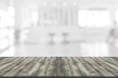 Kayıt sayacı bulanık arkaplanı olan boş tahta alan platformu